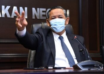 AMINUDDIN Harun dalam sidang akhbar selepas mempengerusikan Mesyuarat Mingguan Exco di Wisma Negeri, Seremban hari ini.