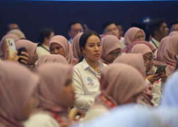 ANAK bekas Perdana Menteri, Datuk Seri Najib Tun Razak, Nooryana Najwa hadir pada Konvensyen Pemuda Perpaduan 2023 di Dewan Tun Dr. Ismail Pusat Dagangan Dunia, Kuala Lumpur, hari ini. - UTUSAN/FARIZ RUSADIO