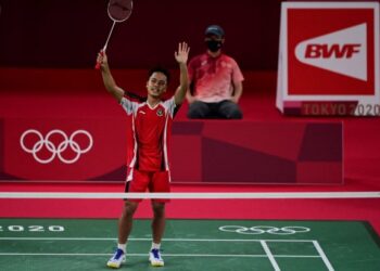 PINGAT gangsa badminton perseorangan lelaki menjadi milik pemain Indonesia Anthony Sinisuka Ginting.- AFP