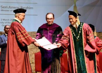Anwar Ibrahim dianugerah Ijazah Kehormat Doktor Undang-Undang Universiti Filipina di Manila semalam.