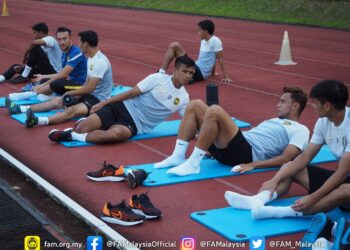 KHAIRUL Fahmi Che Mat dalam sesi latihan di Stadium Yishan, Singapura semalam.