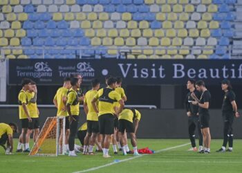 AZAM Azmi Murad menjalani latihan bersama skuad Harimau Malaya di Stadium Sultan Mizan Zainal Abidin, Kuala Terengganu semalam. - UTUSAN/PUQTRA HAIRRY