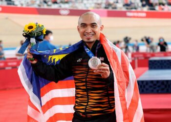 AZIZULHASNI meraih pingat perak di Olimpik Tokyo 2020.