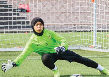 NURUL Azurin Mazlan cemerlang dalam penampilan sulung bersama Misaka United pada saingan Liga Wanita Karnataka di India.