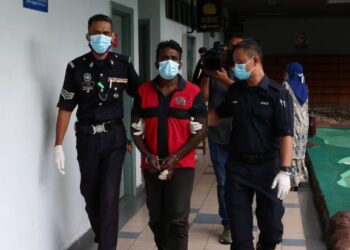 MAGESWARAN mengaku tidak bersalah atas tuduhan mencederakan dan mengugut bunuh sepupunya dalam kejadian minggu lalu di Mahkamah Majistret, Ayer Keroh, Melaka. - FOTO/DIYANATUL ATIQAH ZAKARYA