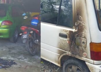 DUA buah kereta yang dibakar seorang lelaki dalam kejadian di Kampung Indah, Bahau, Jempol, semalam. - IHSAN POLIS