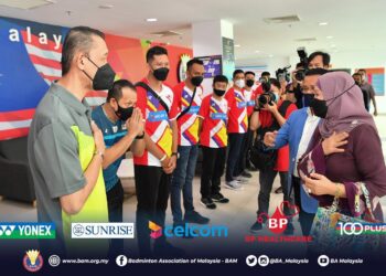 BARISAN kejurulatihan dan pemain badminton negara menerima kunjungan isteri Perdana Menteri yang juga penaung BAM, Datin Seri Muhaini Zainal Abidin di ABM, Bukit Jalil hari ini.