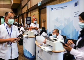 Kerajaan masih membincangkan dengan institusi perbankan kerana ia melibatkan keputusan komersial antara bank, lembaga pengarah dan pemegang sahamnya. - GAMBAR HIASAN/UTUSAN