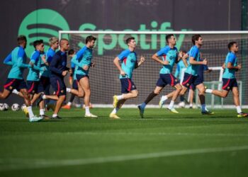 PEMAIN Barcelona melakukan persiapan menjelang pertemuan ‘hidup mati’ menentang Bayern Munich dalam kempen Liga Juara-Juara di Camp Nou esok. Kalah bermakna gergasi Sepanyol itu akan tersingkir di peringkat kumpulan buat musim kedua berturut-turut. – IHSAN BARCELONA FC