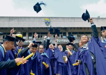 PELAJAR perlu berubah dengan tidak terikat kepada modul pengajaran dalam kuliah semata-mata untuk berjaya.