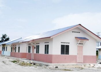 Kontraktor tidak sanggup membina rumah PPRT yang berharga RM55,000 seunit ekoran kenaikan kos bahan binaan. – GAMBAR HIASAN