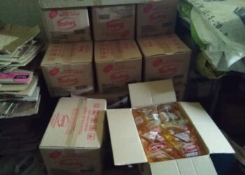 BEKALAN minyak masak peket telah mula dihantar ke Felda Jengka 24 dan Felda Sungai Retang di Jerantut, Pahang.