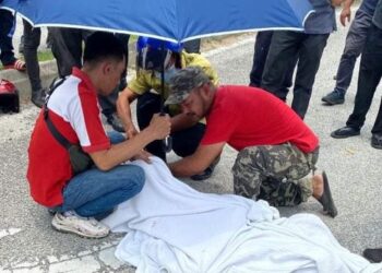 PENUNGGANG motosikal yang maut dalam nahas dengan treler tanpa muatan di Jalan Jelawai dekat Proton City, Tanjung Malim semalam. - UTUSAN/MEDIA SOSIAL