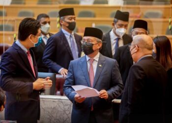DEWAN Undangan Negeri Johor dikatakan hanya menunggu masa untuk dibubarkan bagi menstabilkan kerajaan negeri  yang memiliki majoriti satu kerusi sahaja.