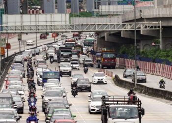 PENINGKATAN jumlah kenderaan yang melepaskan gas karbon monoksida bukan saya menyumbang kepada pencemaran udara tetapi juga turut menyumbang kepada isu pemanasan bumi.