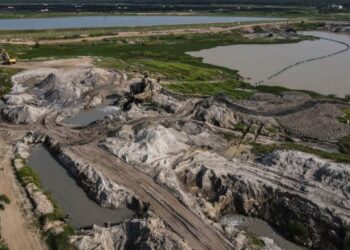 Negara disaran contohi Singapura yang menguatkuasakan undang-undang berkaitan jaminan kualiti air kepada pengguna ekoran risiko berlaku pencemaran terhadap bekalannya.