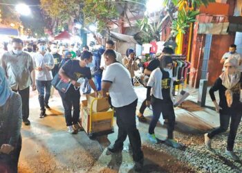 BAZAR Karat Johor Bahru yang terkenal dalam kalangan pelancong dan penduduk tempatan sebelum ini ditutup selama lima bulan sebelum dibenarkan beroperasi semula di Johor Bahru, Johor.