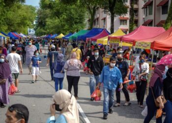 PARA peniaga bazar Ramadan di beberapa negeri dilapor terpaksa menaikkan harga juadah mereka bagi menampung kos modal harga bahan mentah yang melambung tinggi.