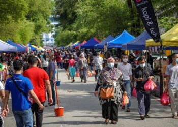 Bazar Ramadan sering menjadi pilihan orang ramai untuk membeli juadah berbuka puasa.