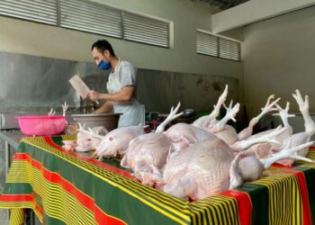 MOHD. FIKRI  Kamarudin berharap kerajaan mengkaji semula harga kawalan ayam RM8.90 sekilogram kerana tidak lagi relevan ekoran harga ayam dan dedak yang semakin meningkat.