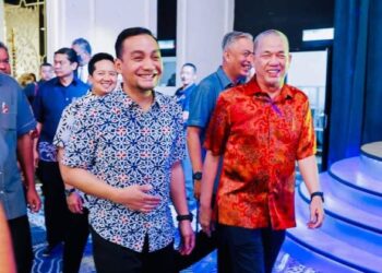 ONN Hafiz Ghazi mengiringi Fadillah Yusof dalam Majlis Makan Malam Karnival Sukan JKR (SURYA) Se-Malaysia 2022 di Sunway Bigbox, Johor malam tadi.