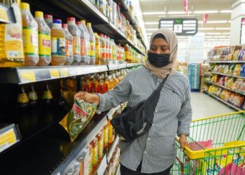 HARGA minyak masak sawit dalam botol dijangka turun berikutan kejatuhan harga minyak sawit global.