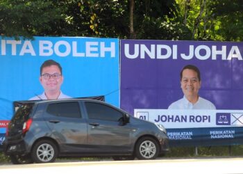 Siapa pasang dulu?
Dalam keghairahan berkempen, parti-parti politik nampaknya kreatif termasuk dalam mencari lokasi memasang iklan. Papan iklan kempen Pilihan Raya Umum Ke-15 ini agak mencuit hati dari Pakatan Harapan bagi Parlimen Johor Bahru, Akmal Nasir seolah-olah bersetuju untuk mengundi calon Barisan Nasional, Johan Ropi di Bandar Baru Uda, Johor Bahru, semalam. – UTUSAN/RAJA JAAFAR ALI