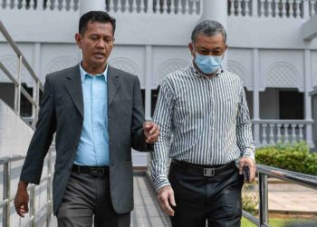 AZLAN Man hadir di Mahkamah Sesyen Kuala Lumpur semalam bagi menghadapi pertuduhan menerima wang hasil aktiviti haram RM1.06 juta. – UTUSAN/AMIR KHALID