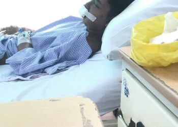 KEADAAN  Iznur Hakim Mohd. Nor yang dirawat di HPP akibat diserang dan dipukul pemandu Suzuki Swift dengan topi keledar, Khamis lalu.