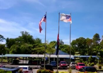 PEJABAT RTM Johor mengibarkan bendera Johor separuh tiang seperti yang dititahkan oleh Sultan Johor hari ini.