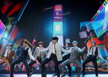 Penyenaraian Big Hit di bursa Korea Exchange mendapat sambutan menggalakkan daripada peminat kumpulan BTS. – AFP