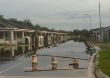 SEHINGGA semalam, banjir masih melanda di sekitar kawasan Bukit Changgang, sementara 137 mangsa ditempatkan di dua PPS di Sepang dan Kuala Langat, Selangor. - Gambar BBP KLIA