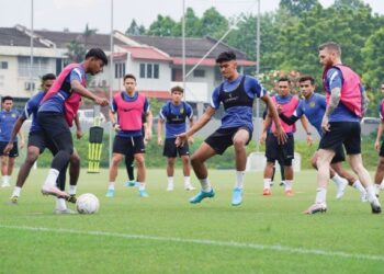 PEMAIN Harimau Malaya melakukan persiapan sebaik mungkin di Wisma FAM, Kelana Jaya kelmarin menjelang pertemuan terakhir Kumpulan B menentang Singapura di Bukit Jalil malam ini, di mana Malaysia wajib menang untuk layak ke separuh akhir Piala AFF 2022. – UTUSAN/AMIR KHALID