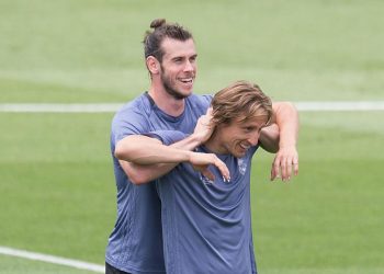 GARETH Bale (kiri) bersama Luka Modric.