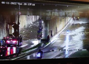 KEADAAN banjir di Jalan PPR Muhibbah, Bukit Jalil.