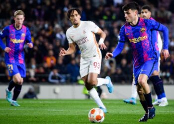 AKSI Barcelona ketika menentang Galatasaray.