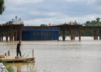 Projek Laluan Rel Pantai Timur (ECRL) sepanjang 665 kilometer antara yang dihentikan semasa zaman pemerintahan PH.