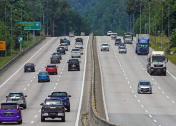 Jumlah kenderaan yang menggunakan Lebuhraya Karak dijangka meningkat lebih 200,000 mulai esok berikutan orang ramai pulang berhari raya ke kampung.