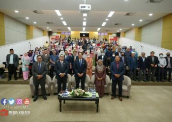KHAIRUL Salleh (depan, tengah) bersama-sama semua wakil IPT yang menghadiri Jelajah MQA @Zon Timur, Terengganu.