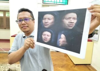 SHAIFUL Idzwan Shahidan menunjukkan cetakan 3D wajah Penang Woman yang menggunakan kaedah 'Forensic Facial Approximation' (FFA) di USM, Pulau Pinang semalam.