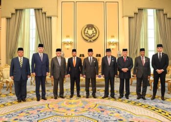 Raja-Raja Melayu yang menghadiri Perbincangan Khas di Istana Negara semalam bagi memutuskan pelantikan Perdana Menteri Malaysia ke-10. 
– FB Istana Negara