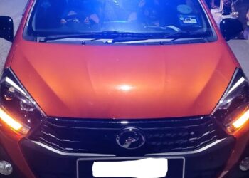 KENDERAAN Perodua Axia yang ditinggalkan seorang wanita sebelum dipercayai terjun dari Jambatan Pulau Pinang awal pagi tadi iaitu kejadian kedua dalam tempoh kurang 24 jam.