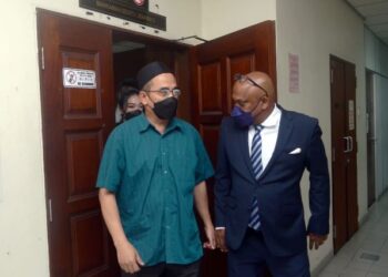 Zainuren Mohamed dilepas dan dibebas oleh Mahkamah Sesyen Butterworth, Pulau Pinang hari ini atas pertuduhan melakukan amang seksual fizikal terhadap empat pelajar lelaki pada 2018.