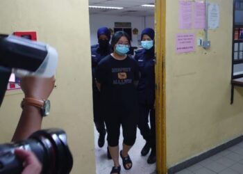 SIM HUI YING  didakwa di Mahkamah Majistret Johor Bahru atas pertuduhan membunuh teman lelakinya di sebuah hotel di Taman Mount Austin, 20 September lalu.