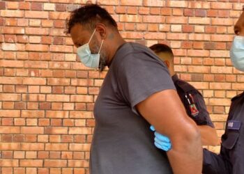 K. YOGESWARAN bakal berdepan hukuman mati jika didapati bersalah membunuh seorang suri rumah di Felda Mengkuang di Bera, Pahang pada 5 Julai lalu. - UTUSAN/NORHAFIZAN ZULKIFLI