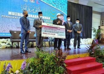 KERAJAAN negeri Pahang menerima peruntukan daripada kerajaan persekutuan sebanyak RM60.4 juta untuk disalurkan kepada imam, guru Takmir dan Kafa serta pegawai masjid di seluruh Pahang. - UTUSAN/ DIANA SURYA ABD WAHAB