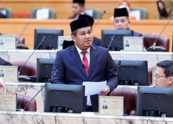 Mohamad Fazli Salleh menjawab soalan Chiong Sen Sern (PH-Bukit Batu) dalam Sidang Dewan Undangan Negeri (DUN) Johor di Kota Iskandar, hari ini.