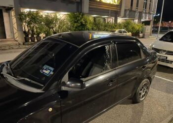 SALAH sebuah kereta yang menjadi mangsa geng pecah cermin dalam kejadian di sekitar Melaka Tengah, Melaka.