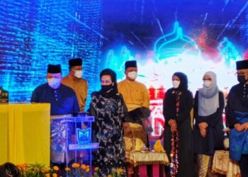 TUANKU Syed Sirajuddin Jamalullail (kiri) dalam majlis perasmian penutup Perkampungan Sunnah siri ke-7 bagi tahun 2022 di Masjid Alwi, Kangar, Perlis hari ini.