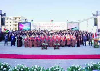 DR. IMAD Abu Kishek (berdiri kanan barisan hadapan) dalam majlis konvokesyen Universiti Al-Quds di Jerusalem, Palestin, 2 Ogos lalu.
